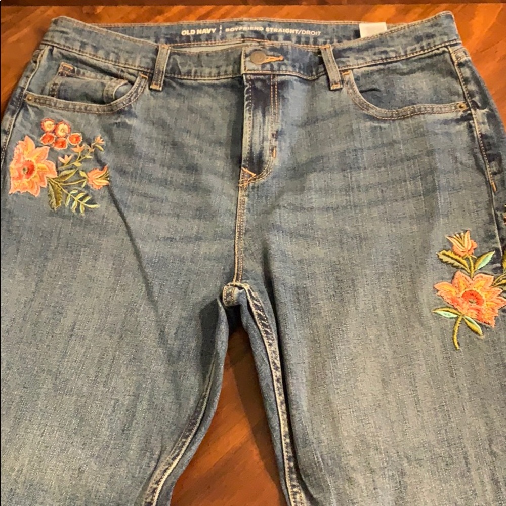 NWOT Embroidered jeans